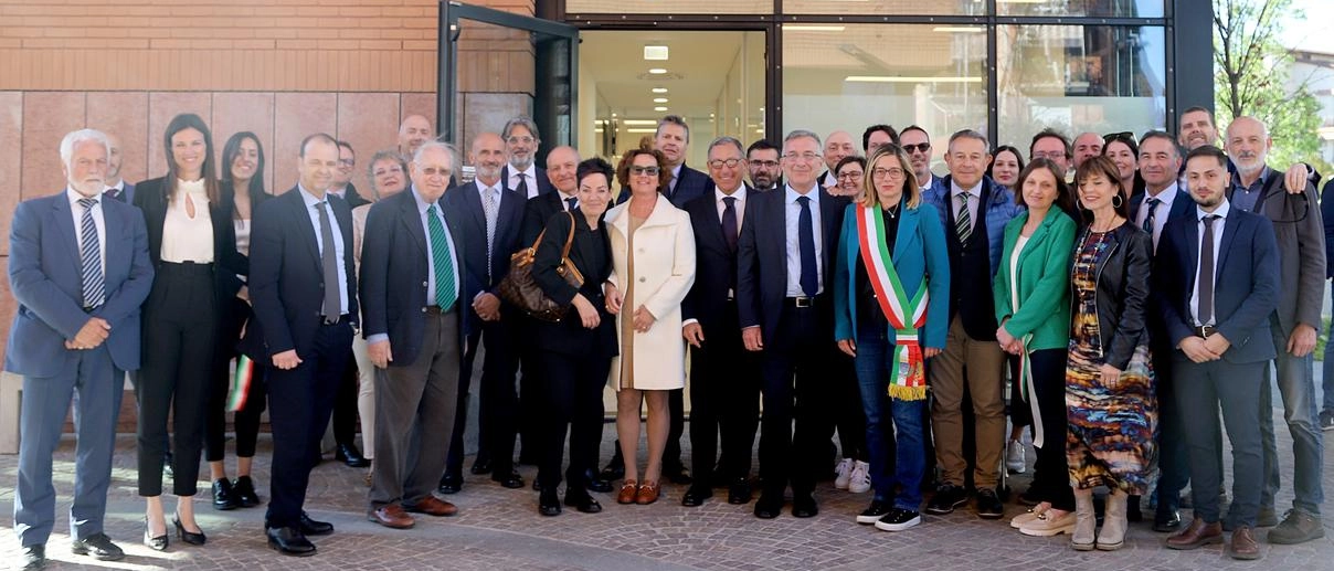 La banca che non si ferma mai. Taglio del nastro a Sarzana per la filiale innovativa di Bvlg
