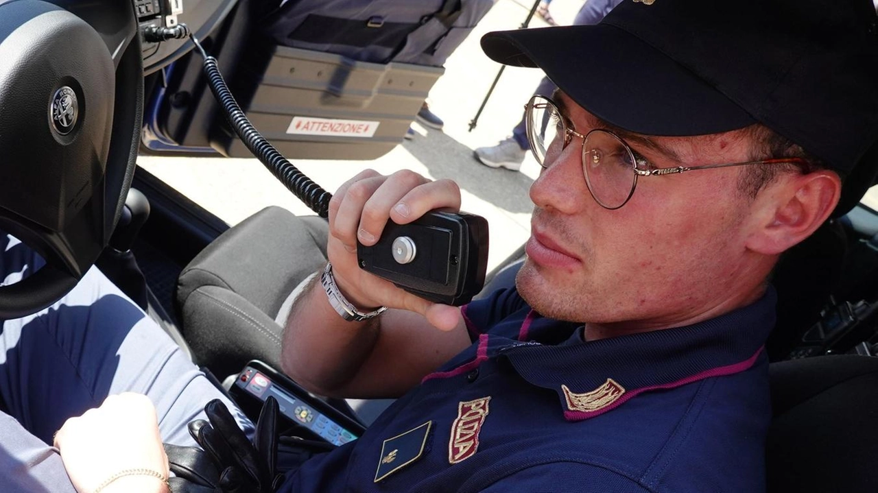 Non rispondeva da tempo, i familiari lo cercavano ma senza ottenere una risposta e così sono andati a controllare. Un... Non rispondeva da tempo, i familiari lo cercavano ma senza ottenere una risposta e così sono andati a controllare. Un...