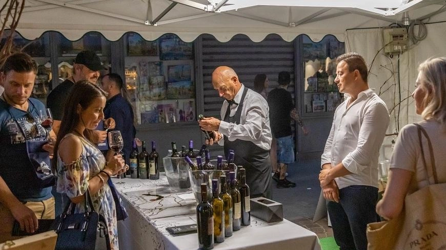 Tanti produttori apriranno gli stand nel borgo collinare di Nicola nella prima edizione dedicata alla promozione del Vermentino Tanti produttori apriranno gli stand nel borgo collinare di Nicola nella prima edizione dedicata alla promozione del Vermentino