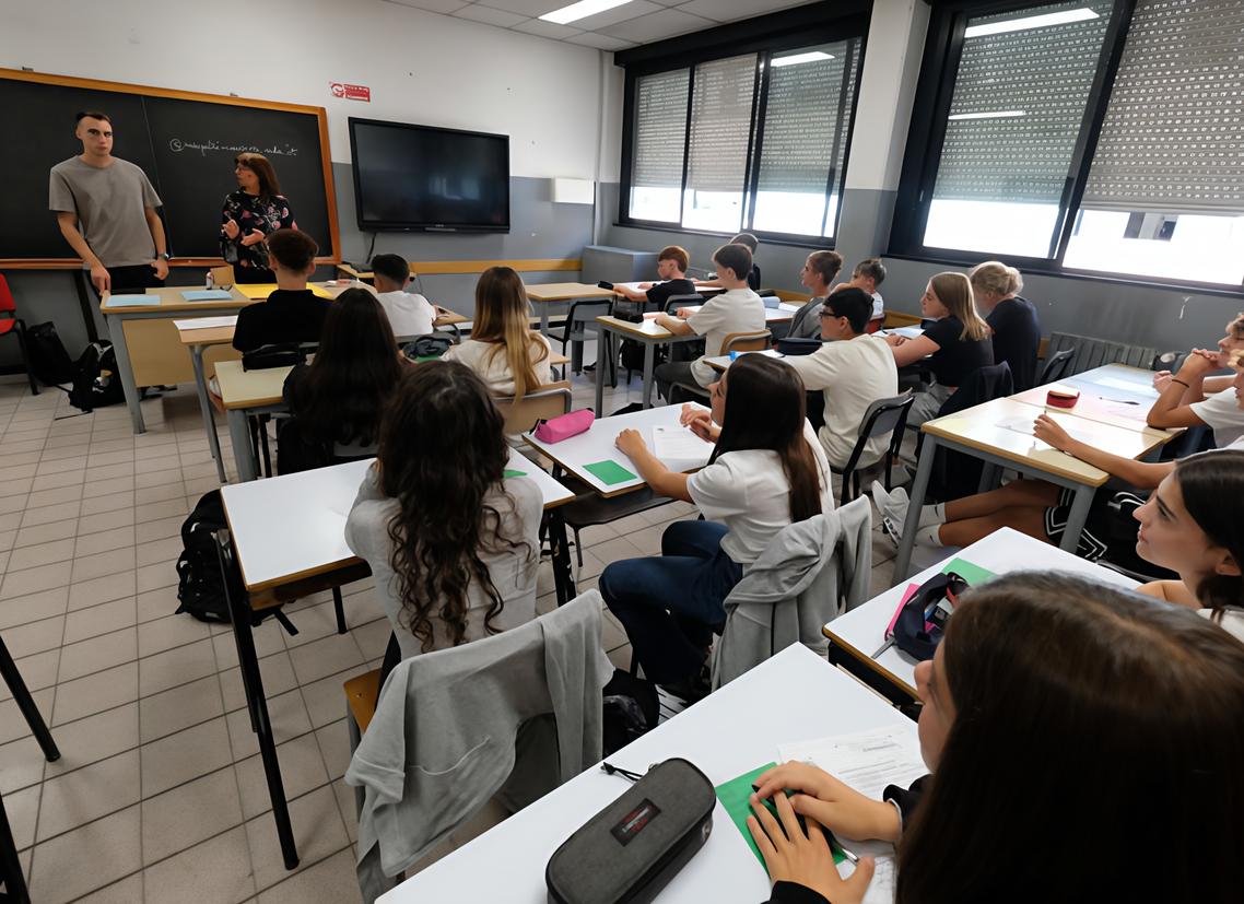 Rientro in classe, tutte le novità. Attivo il servizio bus e le mense Rientro in classe, tutte le novità. Attivo il servizio bus e le mense