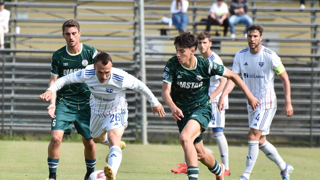 Il Follonica Gavorrano perde 2-0 contro il Seravezza e si prepara ai playout contro il Trestina per evitare la retrocessione. Il Follonica Gavorrano perde 2-0 contro il Seravezza e si prepara ai playout contro il Trestina per evitare la retrocessione.