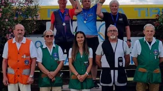 Piero Quagli al centro con le braccia alzate Piero Quagli al centro con le braccia alzate