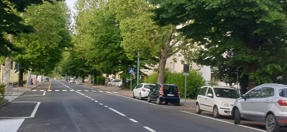 https://www.lanazione.it/image-service/view/acePublic/alias/contentid/ZDdjZjExZGYtNDJmZC00/0/viale-matteotti-la-protesta-petizione-dei-residenti-per-la-bretella-taglia-traffico.jpeg