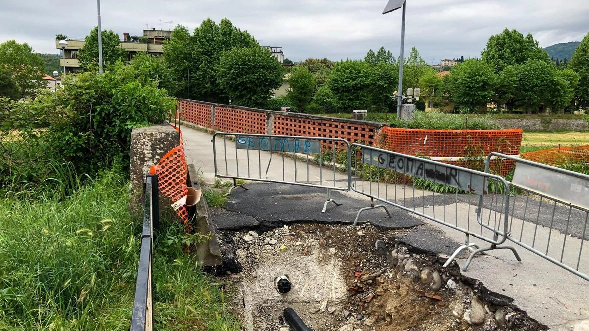 Il sindaco Franchi precisa sulle voci di un presunto blocco dell’intervento "In corso la realizzazione della sovrastruttura per spostare i sottoservizi". Il sindaco Franchi precisa sulle voci di un presunto blocco dell’intervento "In corso la realizzazione della sovrastruttura per spostare i sottoservizi".