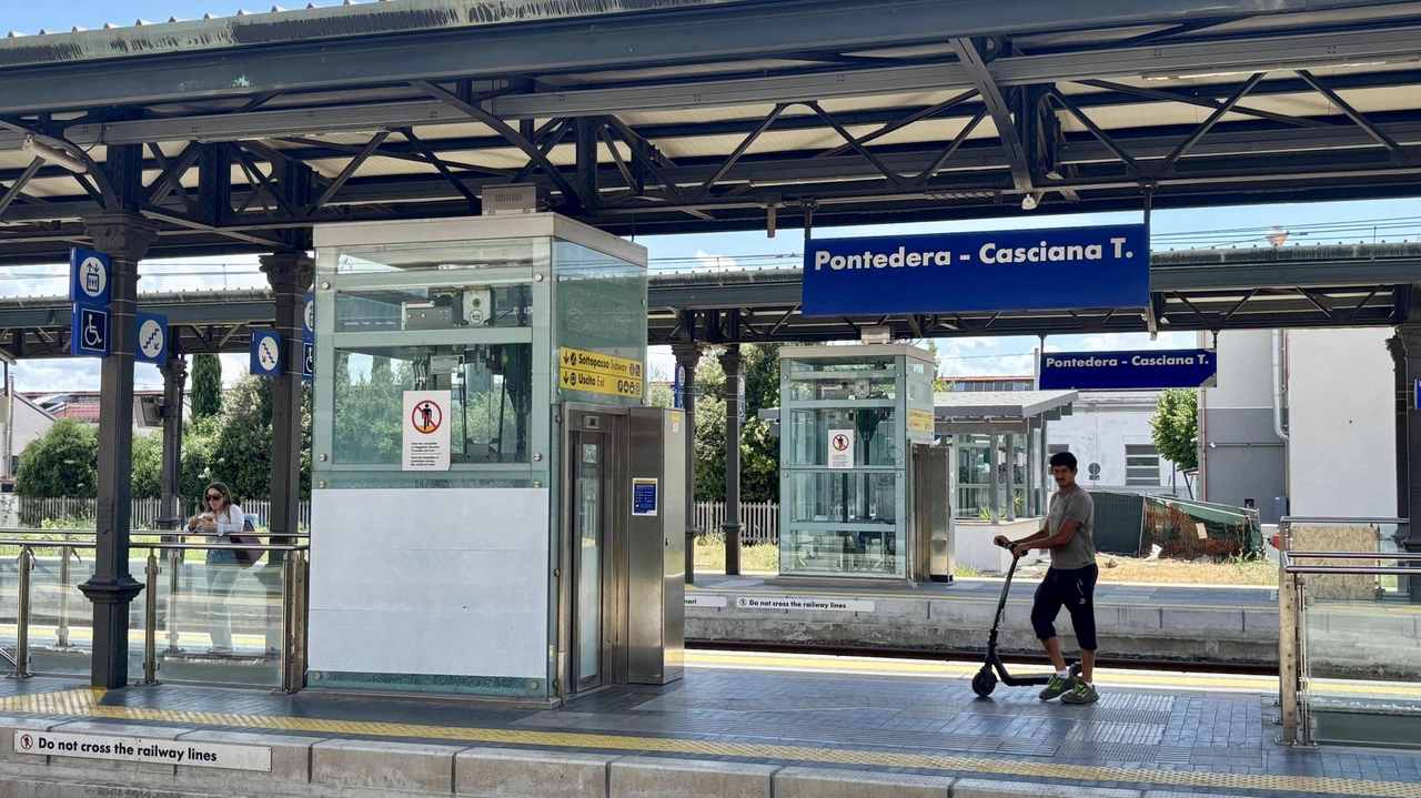 A distanza di poche settimane, si è ripresentato un problema alla stazione di Pontedera che ha gli ascensori fuori uso A distanza di poche settimane, si è ripresentato un problema alla stazione di Pontedera che ha gli ascensori fuori uso