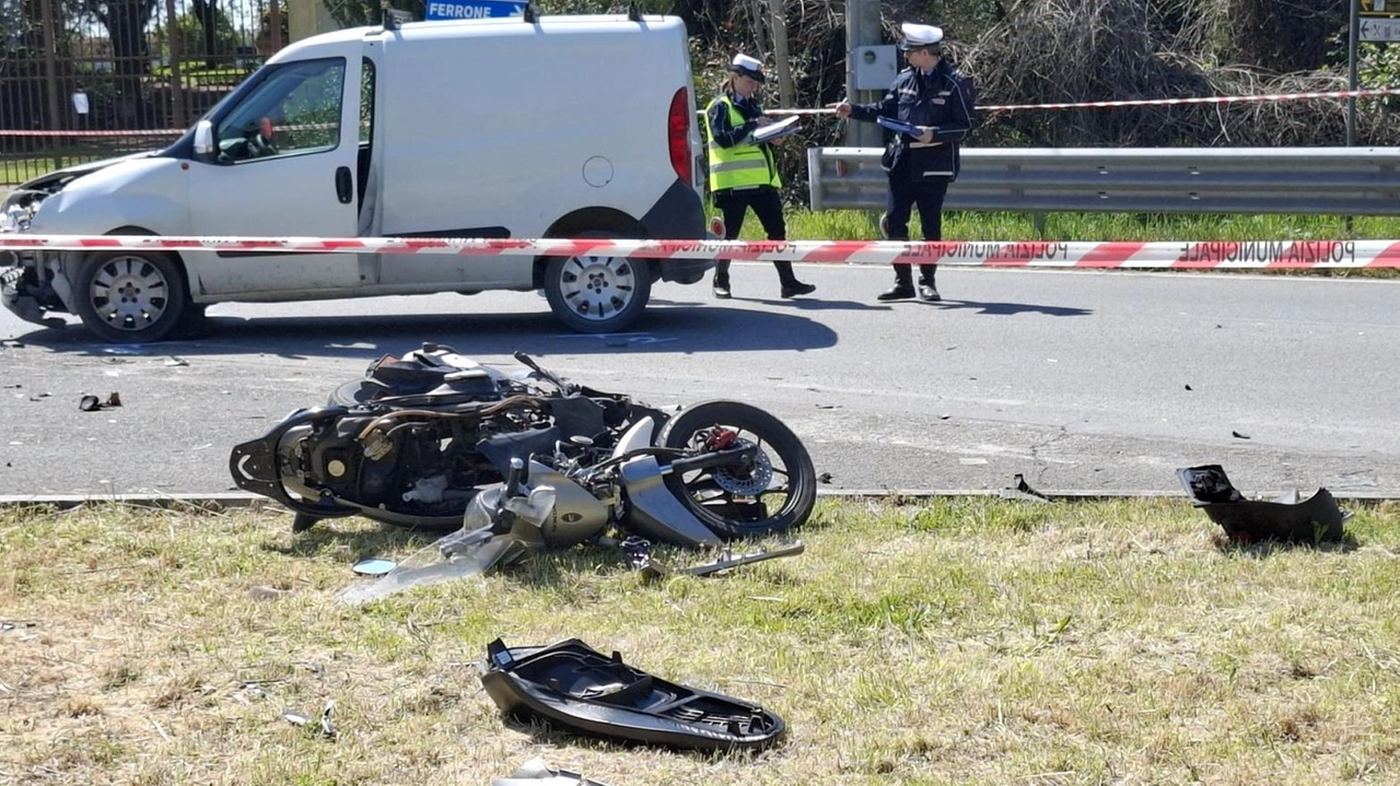 Lo scontro tra un Fiat Doblò e uno scooter è avvenuto ieri mattina dopo le 11 sulla variante Sr 222 Chiantigiana a Strada in Chianti