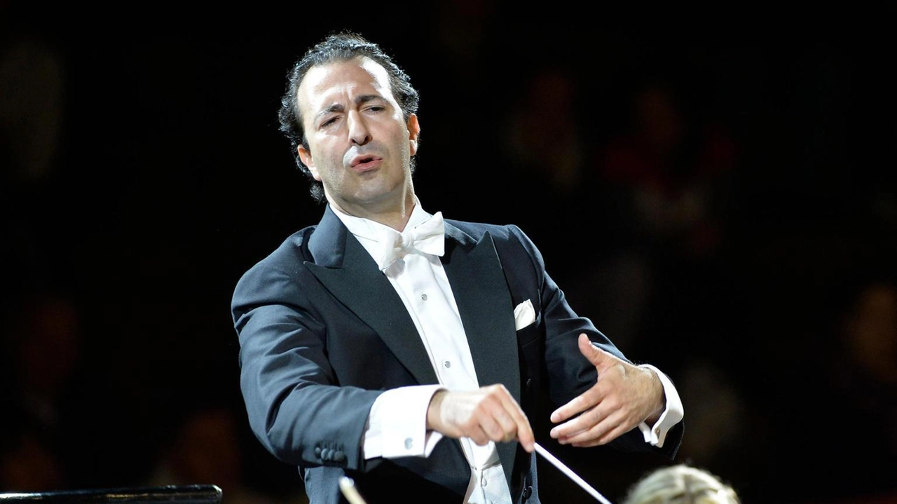 Serata di musica classica al Molo dei Pescatori di Monterosso con il concerto 'Ouvertures' di Rossini, Mozart e Beethoven diretto da Alvise Casellati. Un'esperienza unica per gli amanti della grande musica. Serata di musica classica al Molo dei Pescatori di Monterosso con il concerto 'Ouvertures' di Rossini, Mozart e Beethoven diretto da Alvise Casellati. Un'esperienza unica per gli amanti della grande musica.