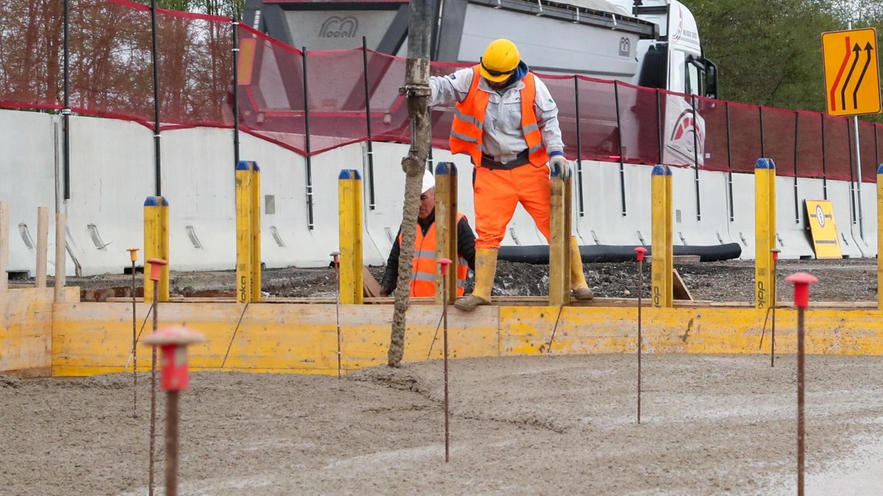 Un cantiere aperto in autostrada (foto di repertorio) Un cantiere aperto in autostrada (foto di repertorio)