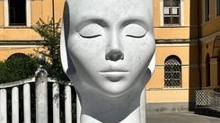 E’ possibile ammirare il nuovo allestimento in piazza Gramsci di otto opere della White Carrara che hanno trovato una nuova... E’ possibile ammirare il nuovo allestimento in piazza Gramsci di otto opere della White Carrara che hanno trovato una nuova...
