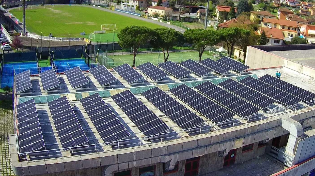Completata una spesa da 150mila euro. Il complesso torna a disposizione delle società sportive. Già effettuati in passato analoghi interventi anche sul municipio e al teatro dell’Olivo. Completata una spesa da 150mila euro. Il complesso torna a disposizione delle società sportive. Già effettuati in passato analoghi interventi anche sul municipio e al teatro dell’Olivo.