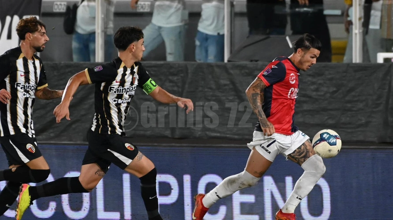 Il Gubbio di Taurino è uscito dalla Coppa Italia al primo turno Al Del Duca di Ascoli è arrivata la sconfitta per 2-1 (foto Simone Grilli) Il Gubbio di Taurino è uscito dalla Coppa Italia al primo turno Al Del Duca di Ascoli è arrivata la sconfitta per 2-1 (foto Simone Grilli)