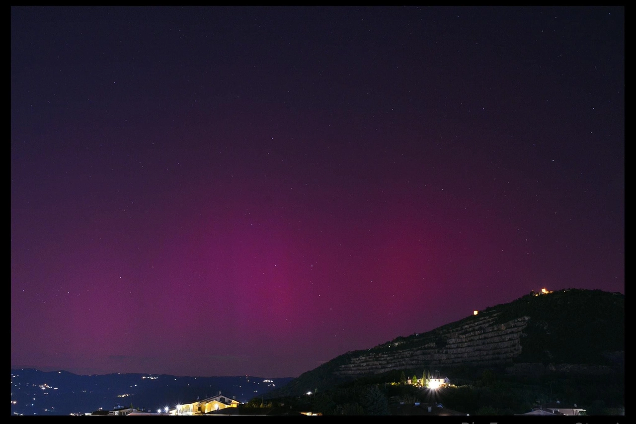 Aurora boreale vista da Monsummano (Foto Francesco Storai)