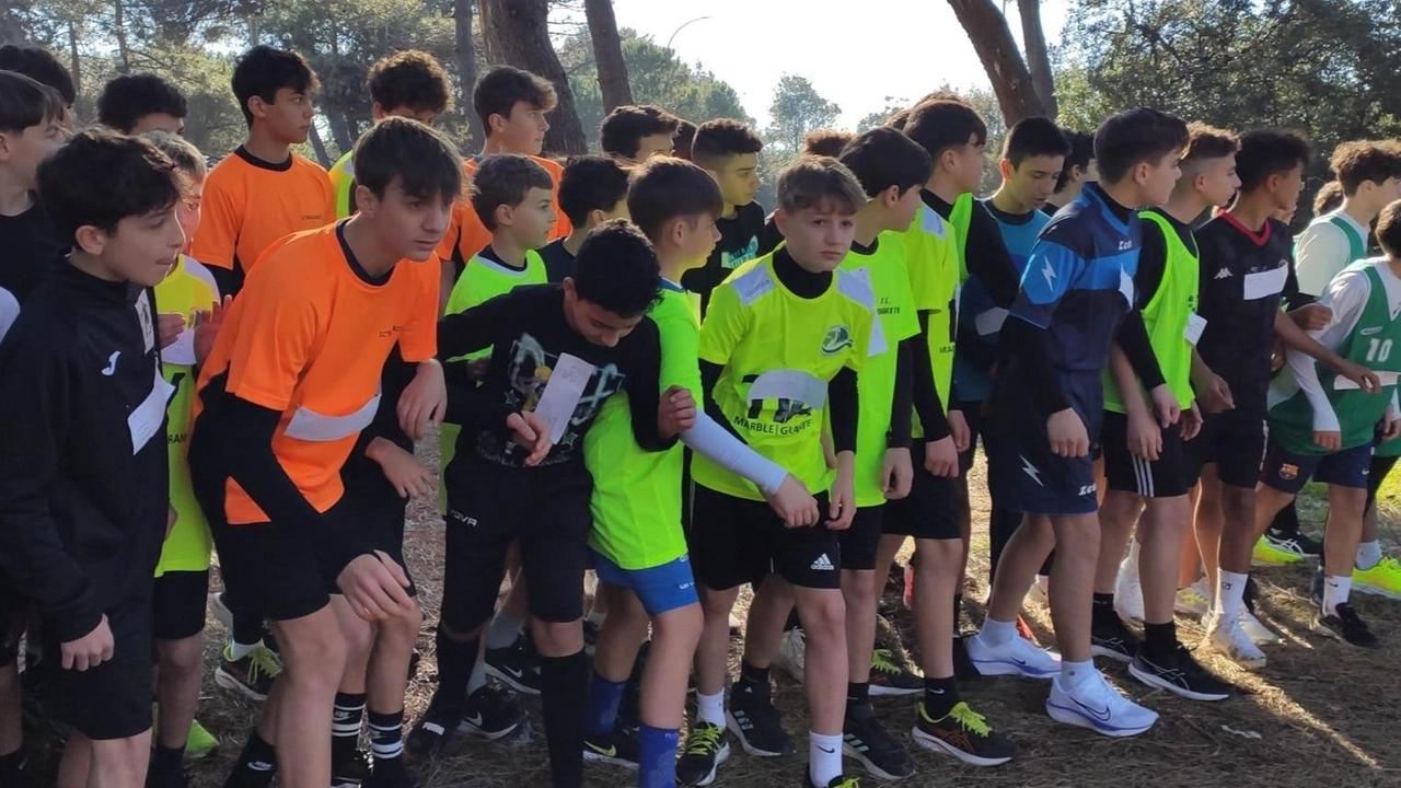 La partenza di una gara di corsa campestre disputata al parco del Magliano La partenza di una gara di corsa campestre disputata al parco del Magliano