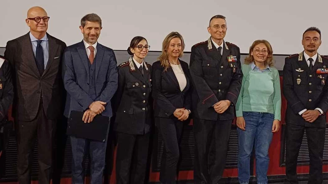 Al convegno sul cyberbullismo ideato dai carabinieri con le scuole i ragazzi al cinema Odeon rispondono in diretta al "test" dei militari fra disagio e soluzioni. Più 24% di denunce nel 2024 rispetto al 2023 .