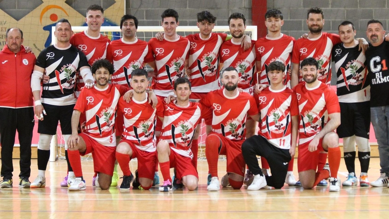 La squadra di calcio a 5 della Sorba conquista la Serie C1 con 67 punti. Il segreto? Spirito di gruppo e talento.