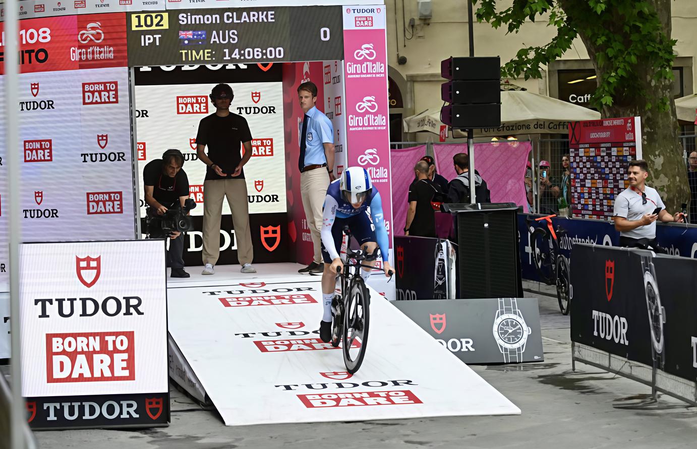 ”Vetrine in Rosa“. Giro, premiati i negozi ”Vetrine in Rosa“. Giro, premiati i negozi