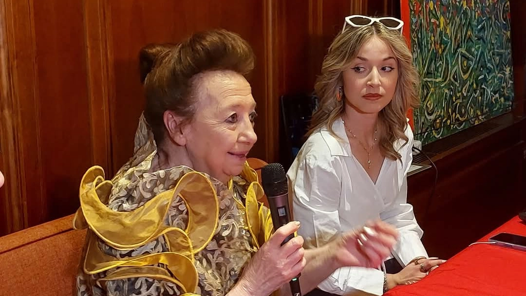 Un momento dell'incontro di ieri pomeriggio alle Giubbe Rosse Un momento dell'incontro di ieri pomeriggio alle Giubbe Rosse