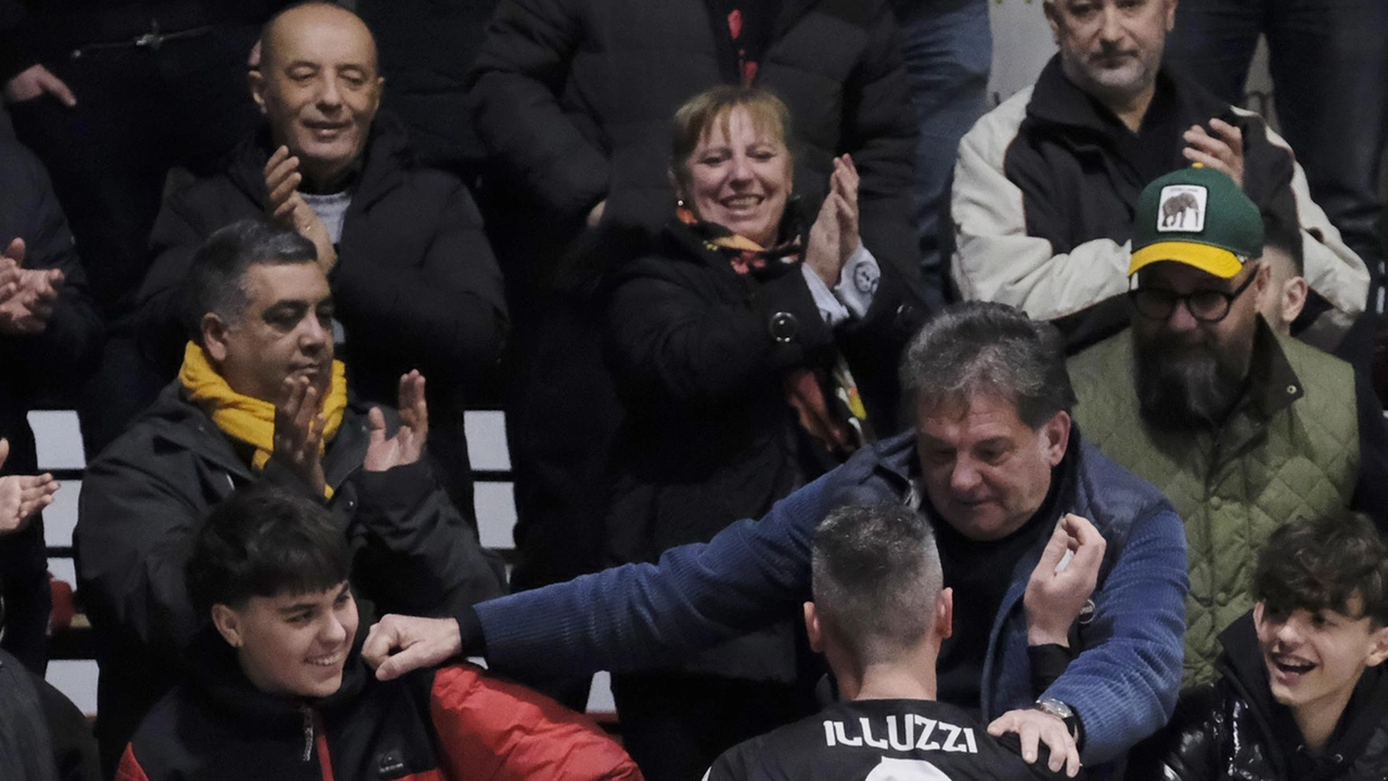 L’abbraccio tra il presidente Corona e Illuzzi (foto Massimo Pasquali)