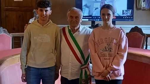 POMARANCE A Pomarance, giovani cittadini protagonisti del viaggio della memoria e della commemorazione dell’80° anniversario della Liberazione, accolti dal consiglio comunale.... POMARANCE A Pomarance, giovani cittadini protagonisti del viaggio della memoria e della commemorazione dell’80° anniversario della Liberazione, accolti dal consiglio comunale....