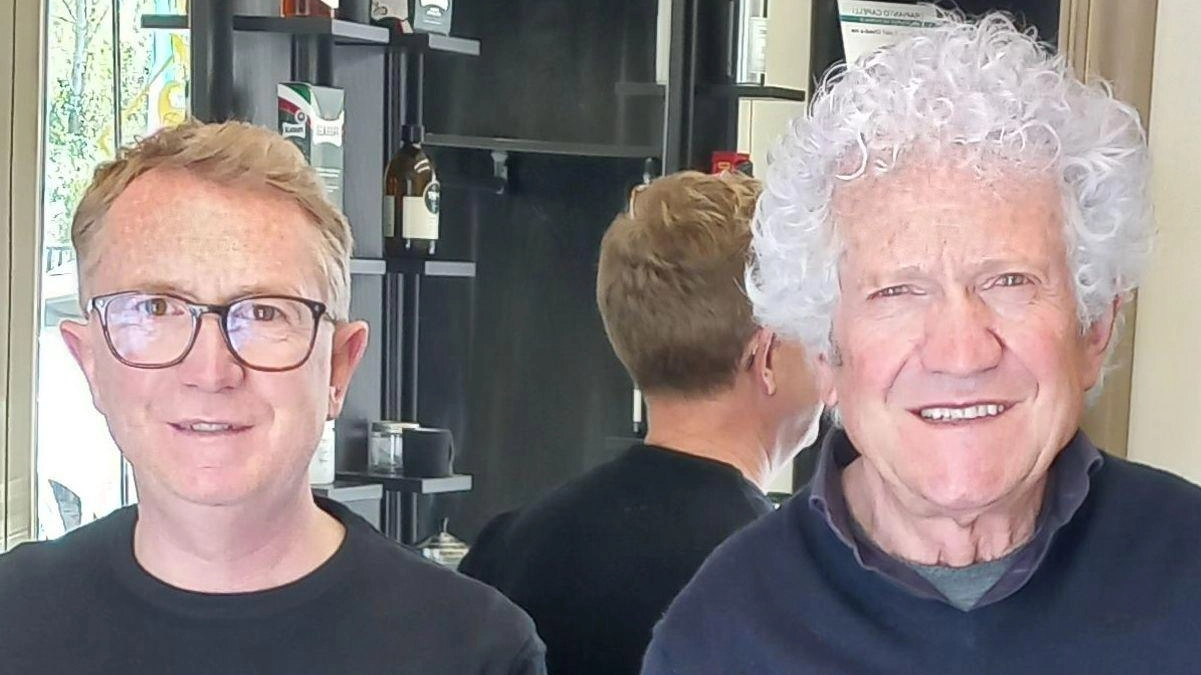 Il salone dei fratelli Bigicchi festeggia mezzo secolo di storia tra barbe e capelli, con un evento speciale il 13 aprile.