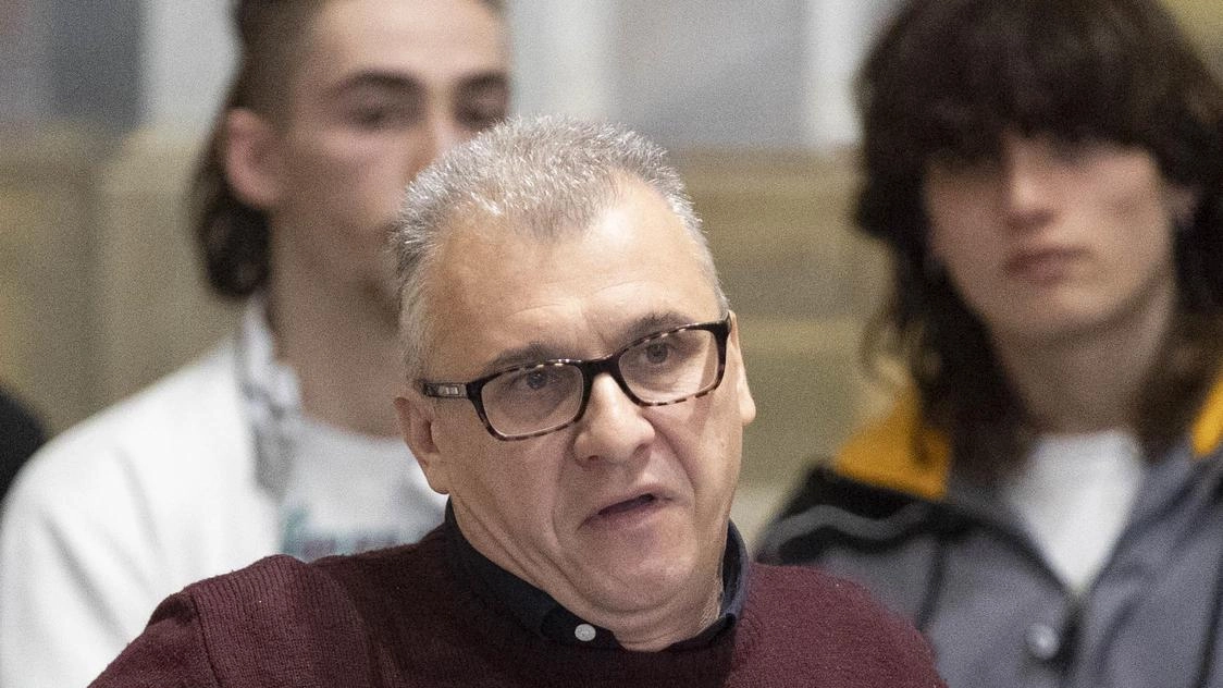 Ciccio Auletta, leader di Diritti in Comune: «Occorre liberare le piazze dalle auto e realizzare veri percorsi culturali» Ciccio Auletta, leader di Diritti in Comune: «Occorre liberare le piazze dalle auto e realizzare veri percorsi culturali»