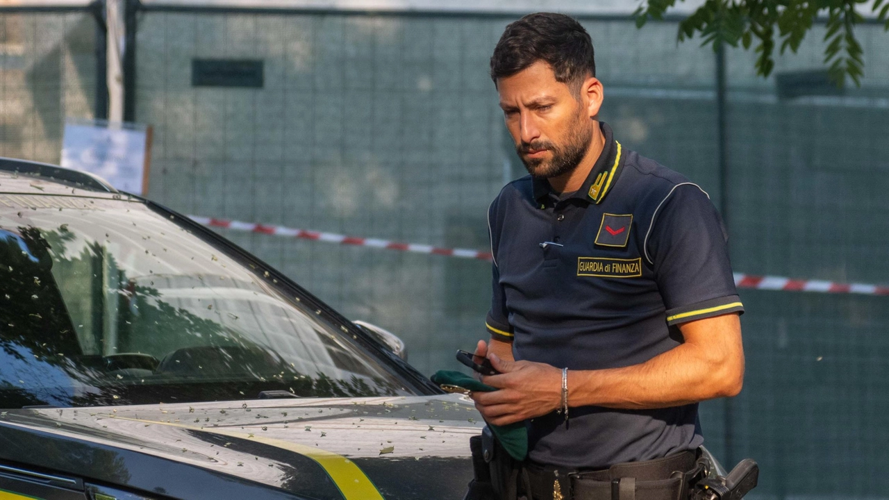 Inchiesta della guardia di finanza: 8 persone indagate, 2 arrestate. Finiti sotto sequestro 127 chili tra hashish, marijuana e cocaina. Inchiesta della guardia di finanza: 8 persone indagate, 2 arrestate. Finiti sotto sequestro 127 chili tra hashish, marijuana e cocaina.