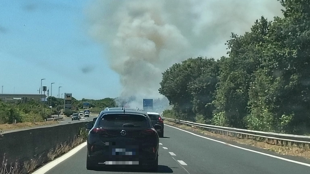 La colonna di fumo vista dall'Aurelia