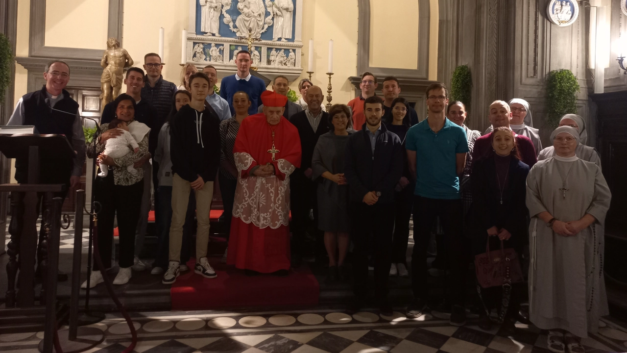 Una delegazione di Guardie svizzere pontificie ha incontrato il cardinale Ernest Simoni Una delegazione di Guardie svizzere pontificie ha incontrato il cardinale Ernest Simoni