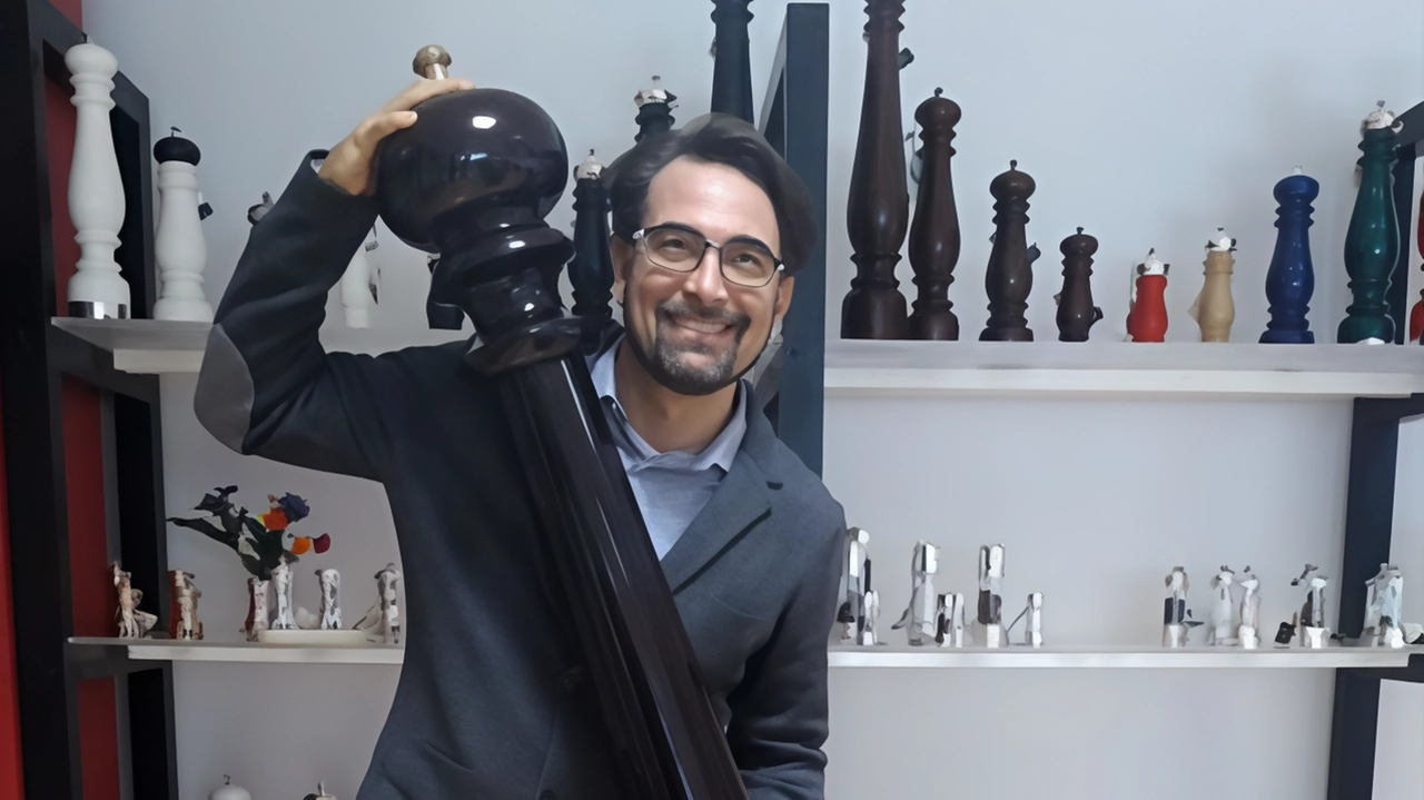 Simone Cappelli, amministratore della Chiarugi 1952, piccola impresa artigiana fiorentina specializzata nella produzione di macinini