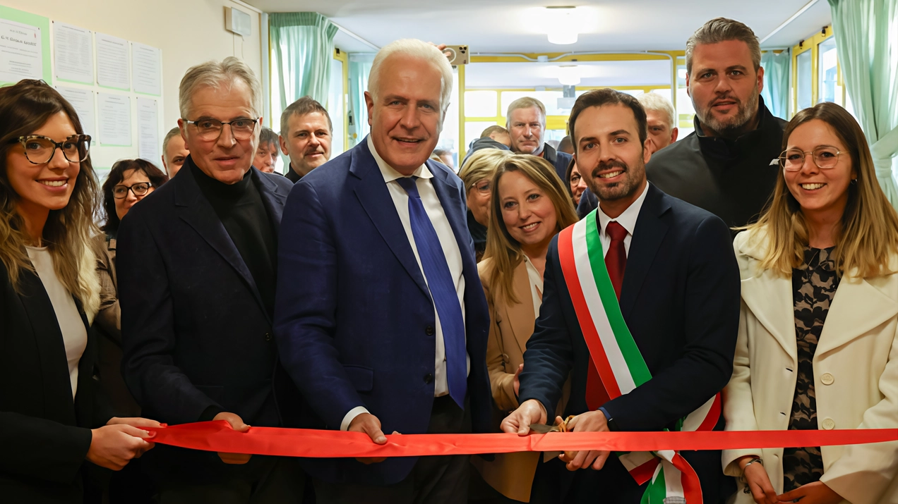 Per pulire il fango alle famiglie sono servite grandi quantità d’acqua: ora arrivano i rimborsi. Taglio del nastro all’asilo Agnoletti completamente rinnovato insieme al governatore Giani. Per pulire il fango alle famiglie sono servite grandi quantità d’acqua: ora arrivano i rimborsi. Taglio del nastro all’asilo Agnoletti completamente rinnovato insieme al governatore Giani.