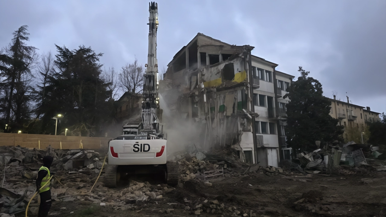 La scuola demolita La scuola demolita