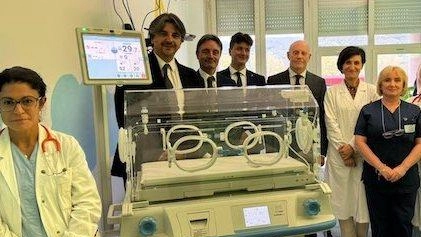 Importante donazione all'ospedale di Orvieto per la Pediatria: una moderna incubatrice neonatale e un supporto ventilatorio donati dalla General Group. Importante donazione all'ospedale di Orvieto per la Pediatria: una moderna incubatrice neonatale e un supporto ventilatorio donati dalla General Group.