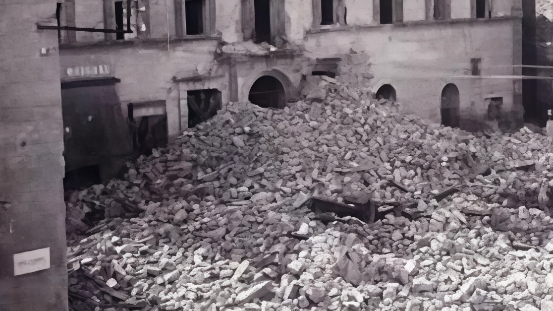Sansepolcro commemora l'abbattimento della Torre di Berta, avvenuto 80 anni fa durante la Seconda Guerra Mondiale. Cerimonie e letture in programma per onorare la memoria di questo simbolo storico. Sansepolcro commemora l'abbattimento della Torre di Berta, avvenuto 80 anni fa durante la Seconda Guerra Mondiale. Cerimonie e letture in programma per onorare la memoria di questo simbolo storico.