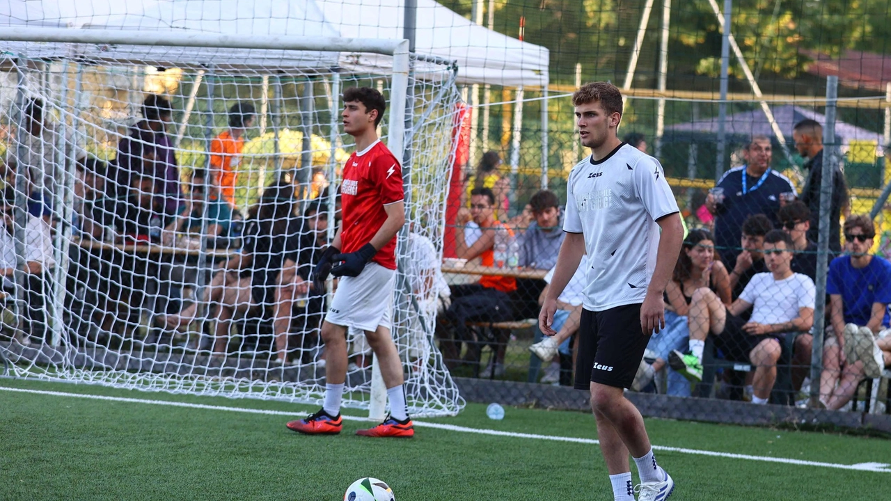 Una partita di calcetto. Il torneo amatoriale si terrà sabato con inizio. alle 15, sul campo sportivo Fonte del Ciorniolo a cura di. Comune di Vernio e Asd Vernio, Giovani Impavida e Arcigay di Prato e Pistoia Una partita di calcetto. Il torneo amatoriale si terrà sabato con inizio. alle 15, sul campo sportivo Fonte del Ciorniolo a cura di. Comune di Vernio e Asd Vernio, Giovani Impavida e Arcigay di Prato e Pistoia