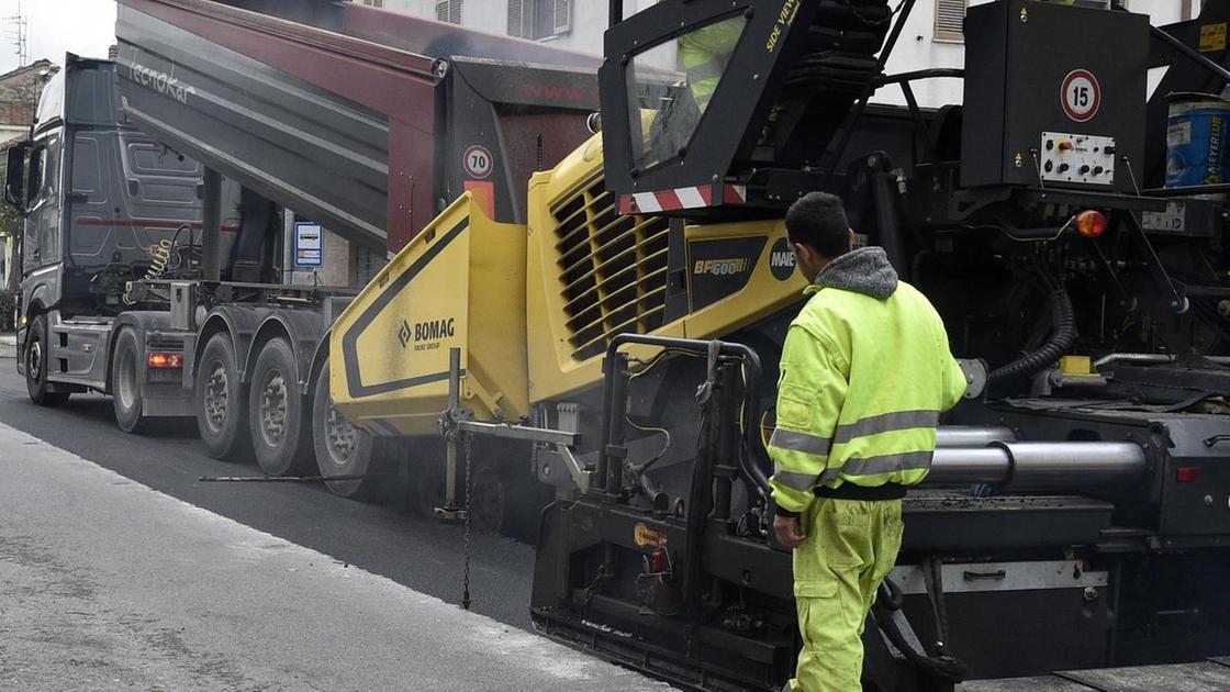 Asfaltatura di via Montecuccoli. Subappalto per dare un’accelerata. I lavori erano in programma a luglio Asfaltatura di via Montecuccoli. Subappalto per dare un’accelerata. I lavori erano in programma a luglio