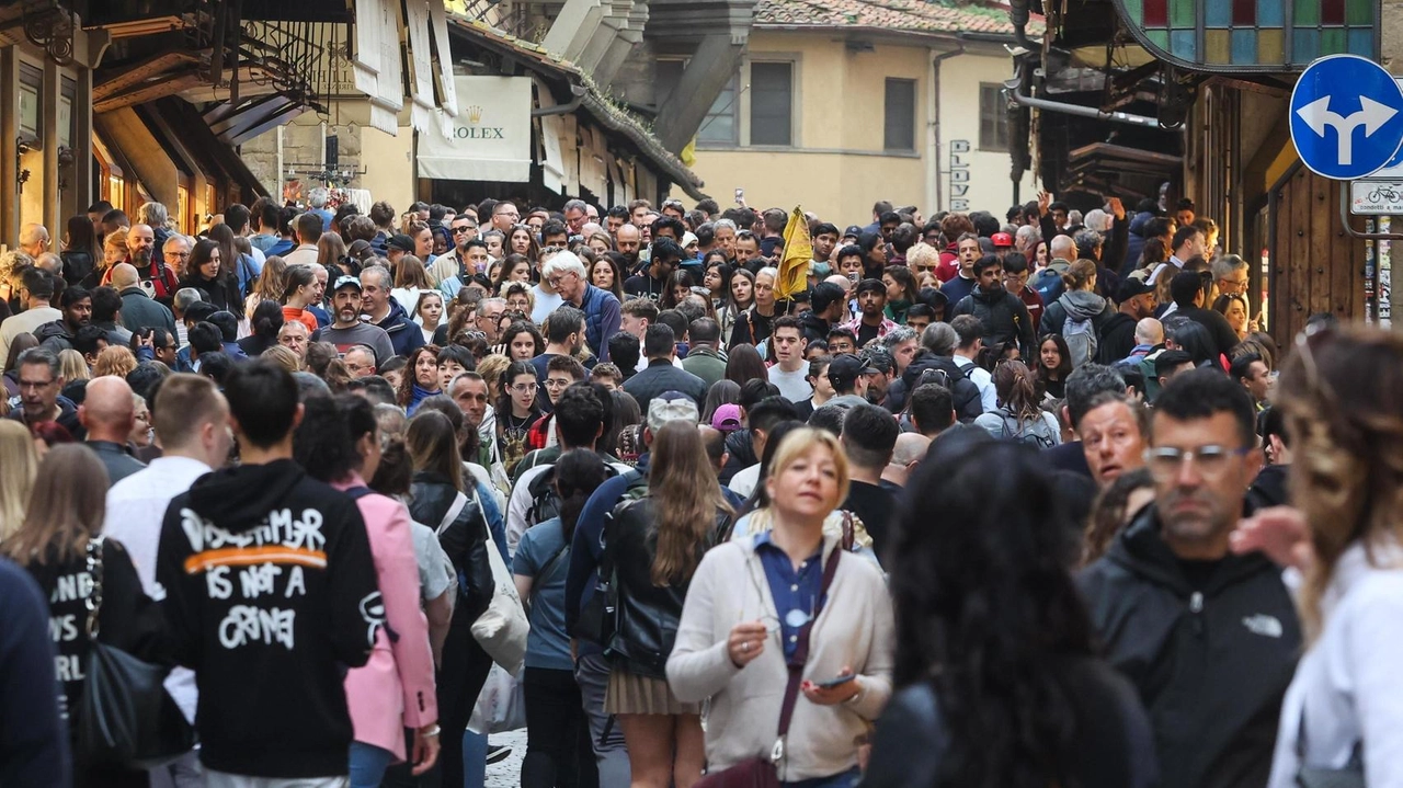 Anche in questo fine settimana lungo, con la festa del 2 giugno, sono attesi in città migliaia di croceristi da Livorno Anche in questo fine settimana lungo, con la festa del 2 giugno, sono attesi in città migliaia di croceristi da Livorno