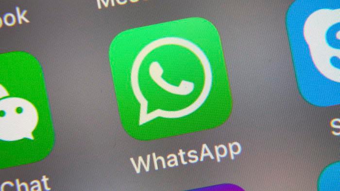 licenziato per aver offeso i capi su whatsapp la cassazione lo reintegra le chat sono segrete
