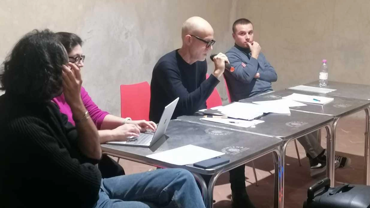 Tagli all’assistenza specialistica, grido di indignazione durante l’assemblea all’Sms "Gravi conseguenze sul progetto di vita dei giovani e conseguenze sui loro cari". Tagli all’assistenza specialistica, grido di indignazione durante l’assemblea all’Sms "Gravi conseguenze sul progetto di vita dei giovani e conseguenze sui loro cari".