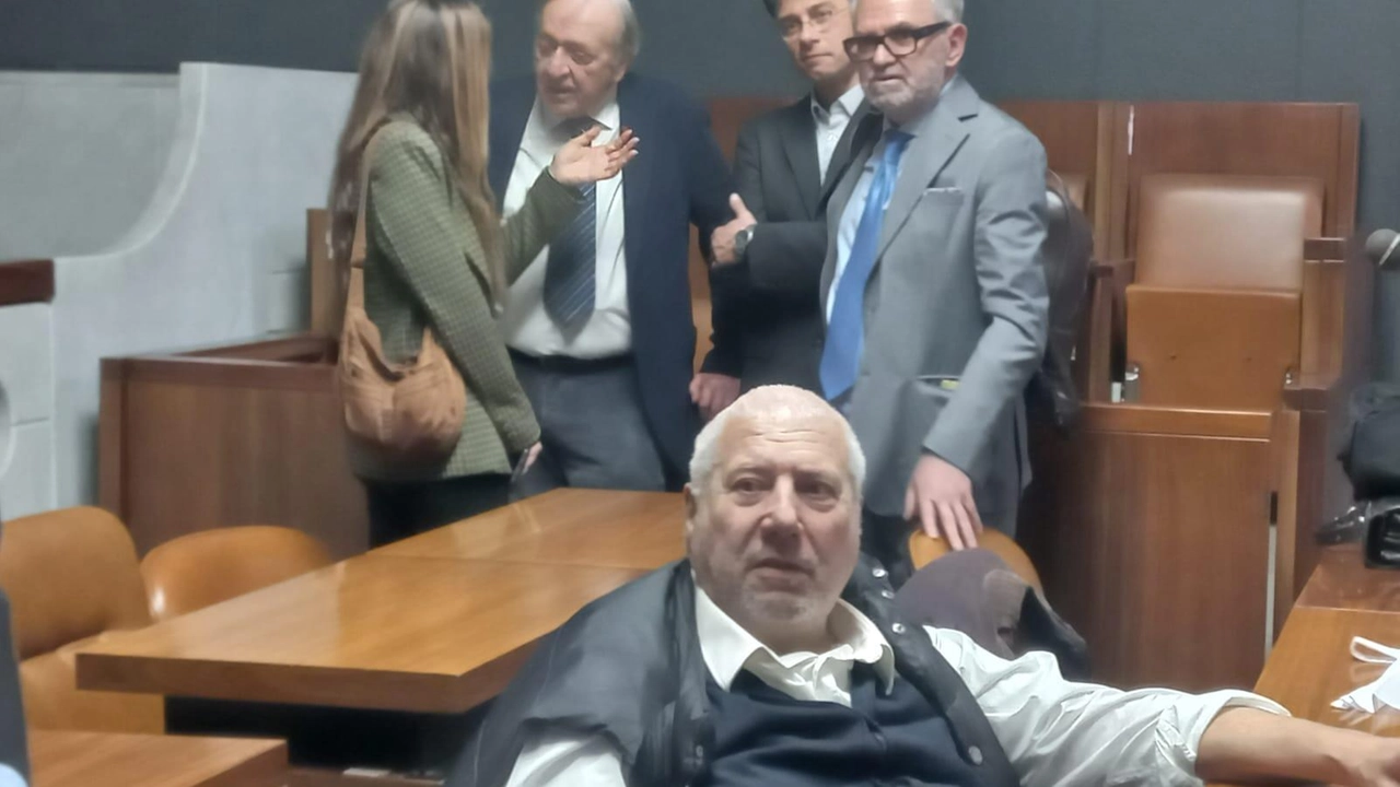 Paolo Vanni, nipote di Mario. Dietro, il pool di avvocati e consulenti Paolo Vanni, nipote di Mario. Dietro, il pool di avvocati e consulenti