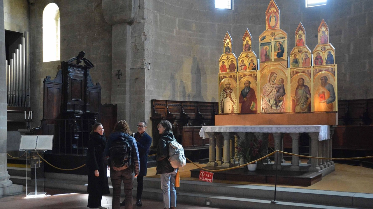 Due immagini del capolavoro di Pietro Lorenzetti, che si trova nella chiesa di Santa Maria della Pieve e che oggi parte per il Metropolitan di New York A gennaio sarà esposto anche alla National Gallery di Londra Due immagini del capolavoro di Pietro Lorenzetti, che si trova nella chiesa di Santa Maria della Pieve e che oggi parte per il Metropolitan di New York A gennaio sarà esposto anche alla National Gallery di Londra