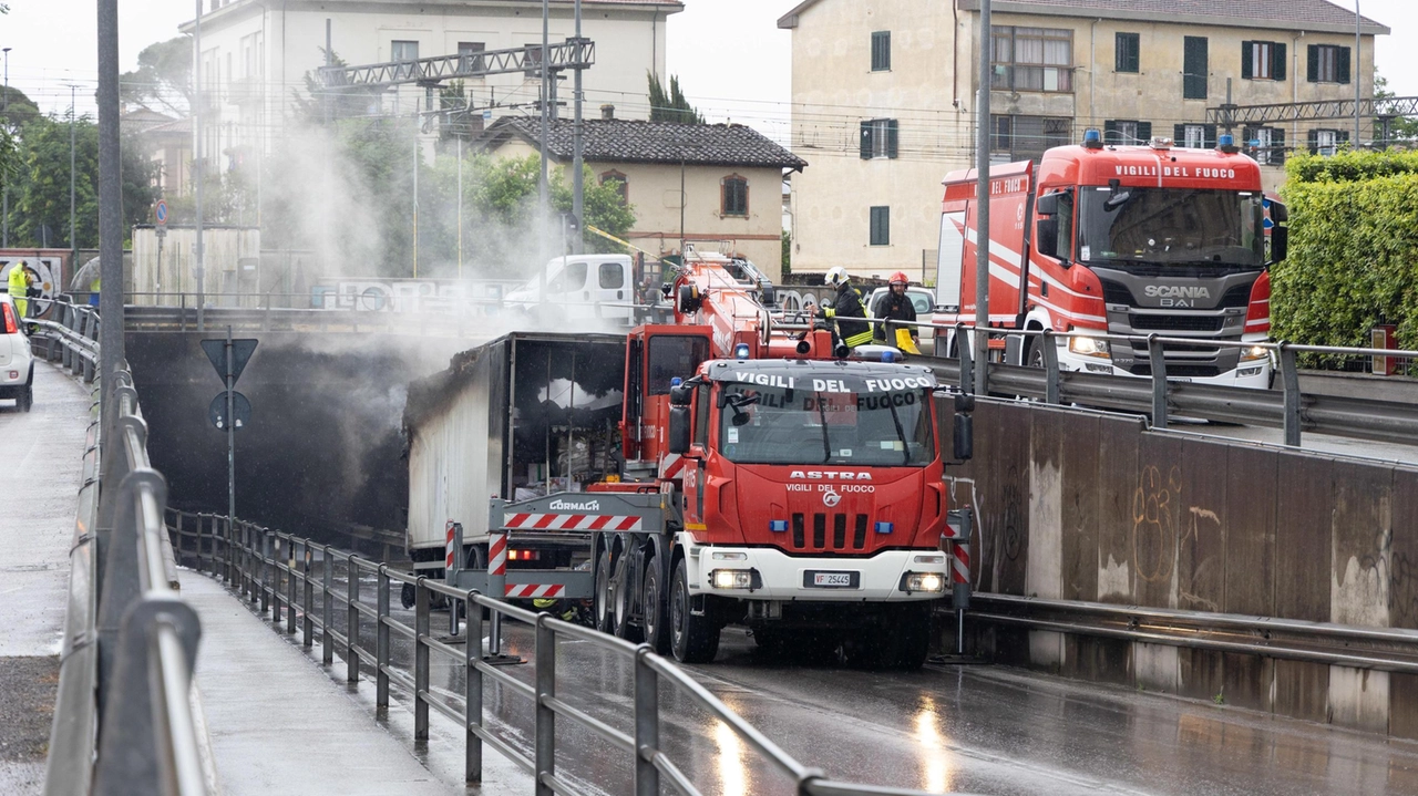 Il sottopasso ferroviario di via Carlo Francesco Gabba, nel quartiere Barbaricina, riaprirà alla viabilità domani, mercoledì. Lo rende noto il... Il sottopasso ferroviario di via Carlo Francesco Gabba, nel quartiere Barbaricina, riaprirà alla viabilità domani, mercoledì. Lo rende noto il...