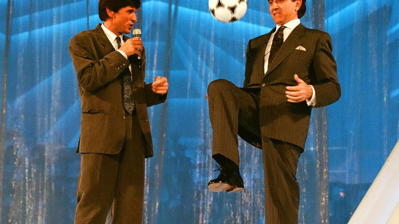Pippo Baudo e Gianni Morandi sul palco del Verdi durante Serata d’onore