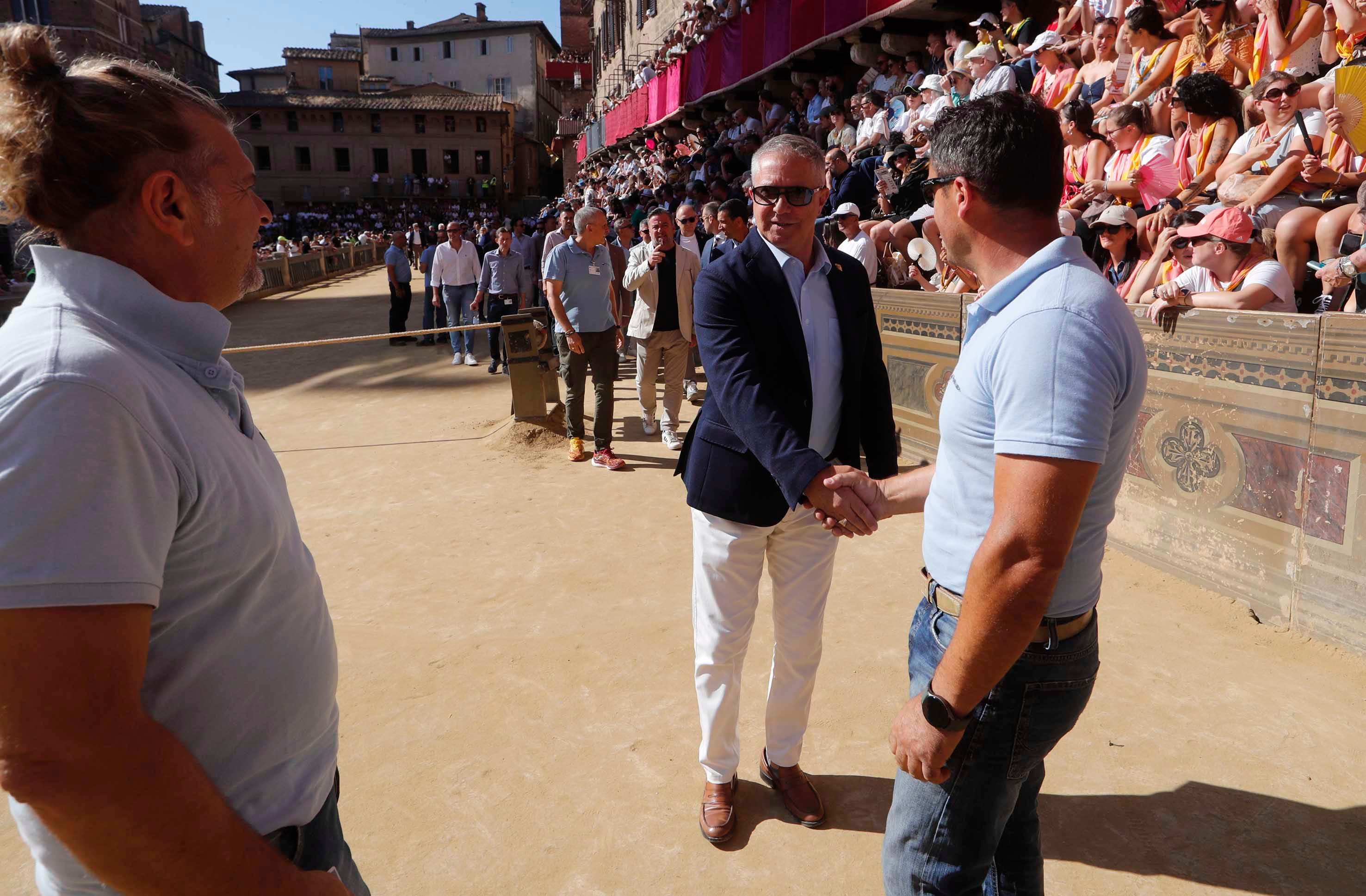 Siena verso il Palio, parola al mossiere Bircolotti. “Il rispetto porta rispetto. Io voglio quello dei fantini” Siena verso il Palio, parola al mossiere Bircolotti. “Il rispetto porta rispetto. Io voglio quello dei fantini”