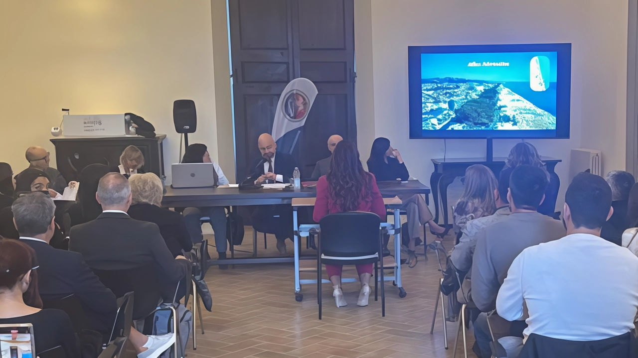 Un momento della cerimonia di consegna delle lauree in Economia del turismo nella sede universitaria di Palazzo Bernabei Un momento della cerimonia di consegna delle lauree in Economia del turismo nella sede universitaria di Palazzo Bernabei