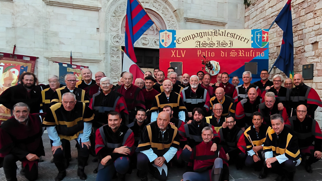 I tre terzieri che si sono sfidati, come tradizione, nel Palio dedicato al patrono della città di Assisi, San Rufino I tre terzieri che si sono sfidati, come tradizione, nel Palio dedicato al patrono della città di Assisi, San Rufino
