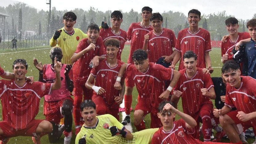 La formazione Under 16 in festa dopo il successo La formazione Under 16 in festa dopo il successo