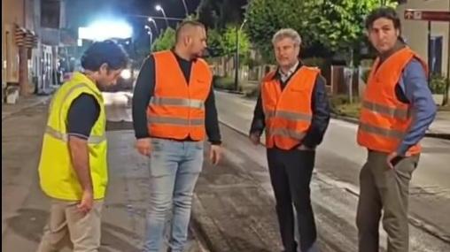 viale puccini cantiere notturno partiti i lavori di asfaltatura legati anche alla corsa