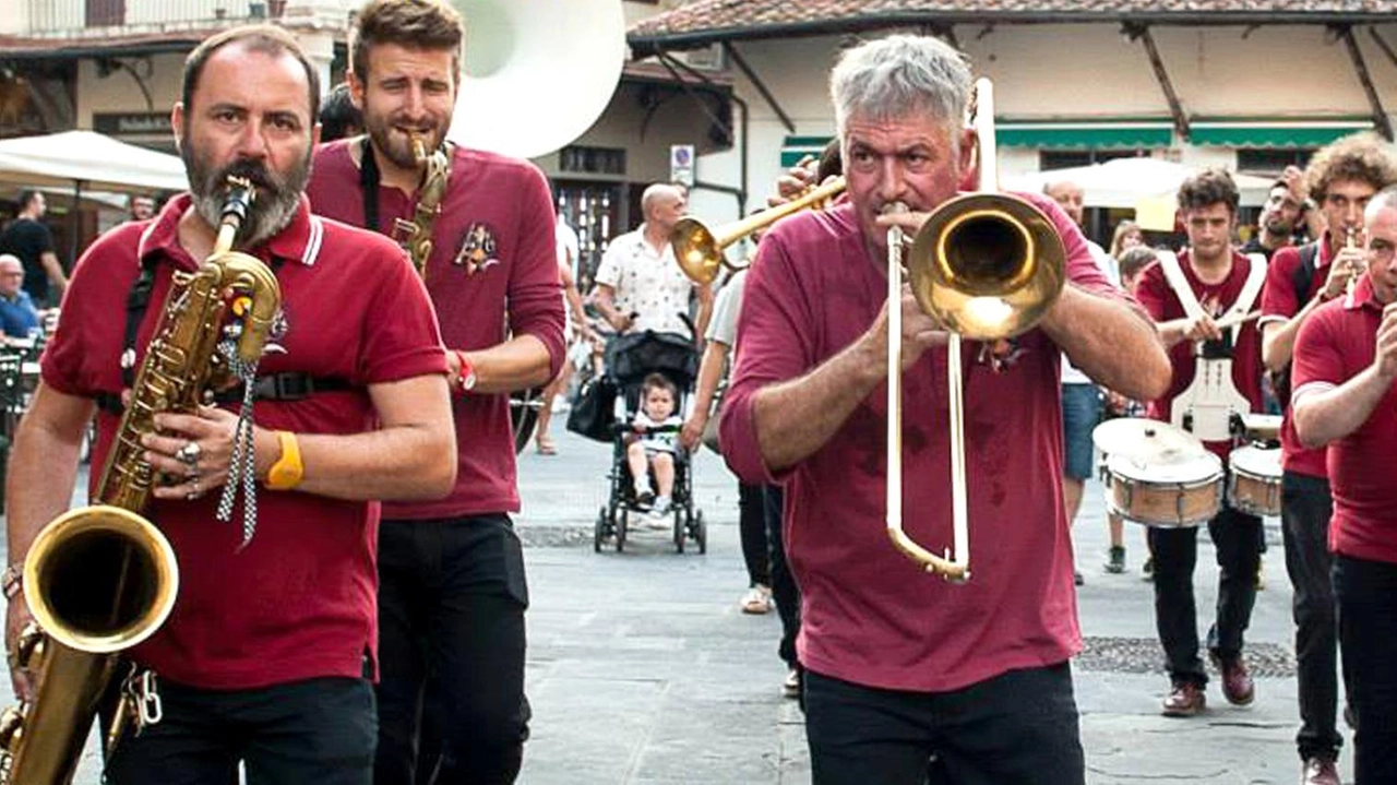 Musica da strada nel golfo. È il tempo delle street band nell’ambito del Grey Cat