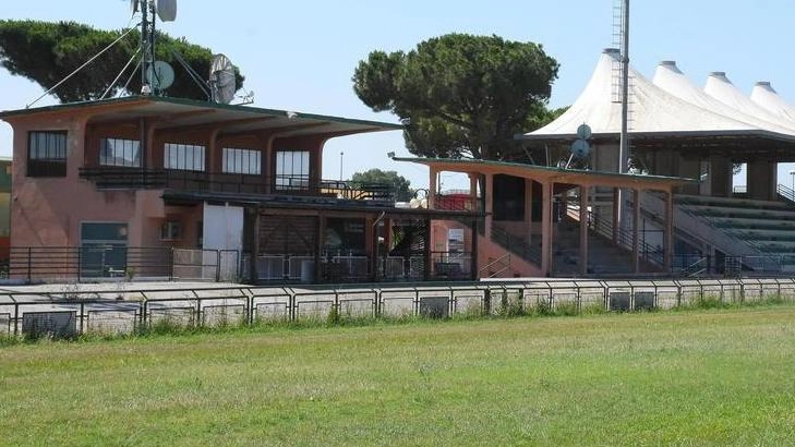 Il lotto 1 comprende la pista e gli immobili: non ci sono state offerte Il lotto 1 comprende la pista e gli immobili: non ci sono state offerte