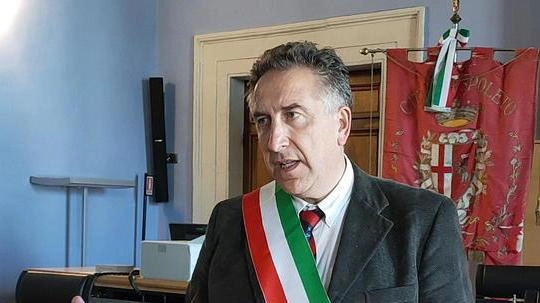 Il sindaco Sisti ha accolto la proposta del consigliere di minoranza Giancarlo Cintioli, per cercare un “accordo“ tra commercianti e residenti nel centro storico Il sindaco Sisti ha accolto la proposta del consigliere di minoranza Giancarlo Cintioli, per cercare un “accordo“ tra commercianti e residenti nel centro storico
